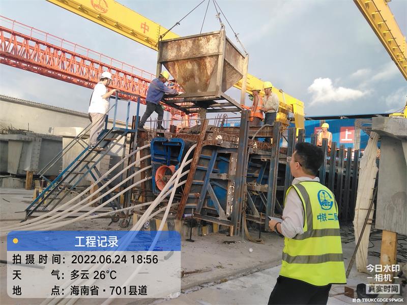 1656644677607338.jpg 10-3打混凝土.jpg